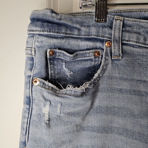 GAP Women's Denim Light Wash Distressed Cotton Spandex Blue Jeans SZ 20/35 Tall - Picture 3 of 10